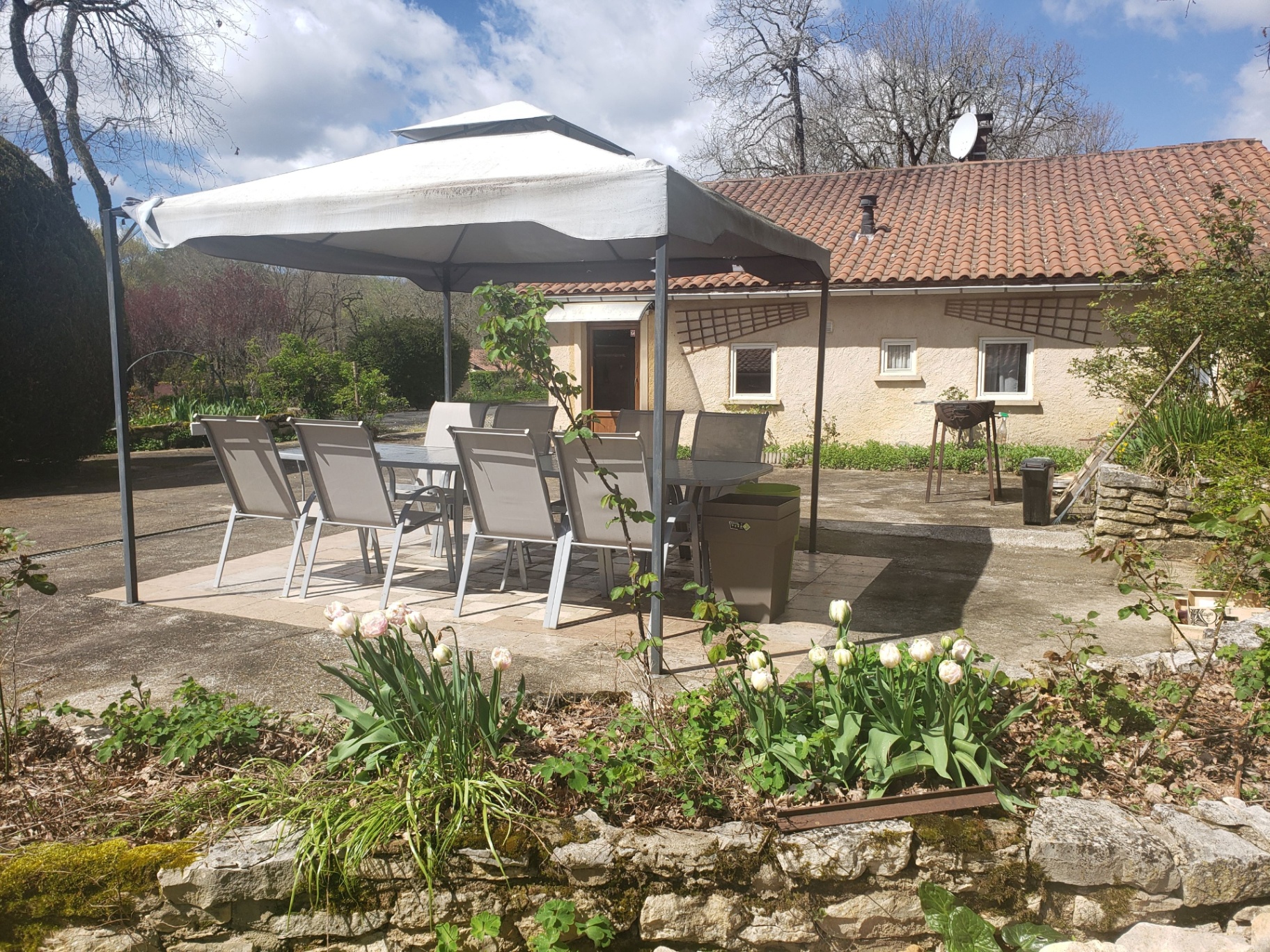 Le Gîte du Camping Les Tourterelles avec terrasse couverte